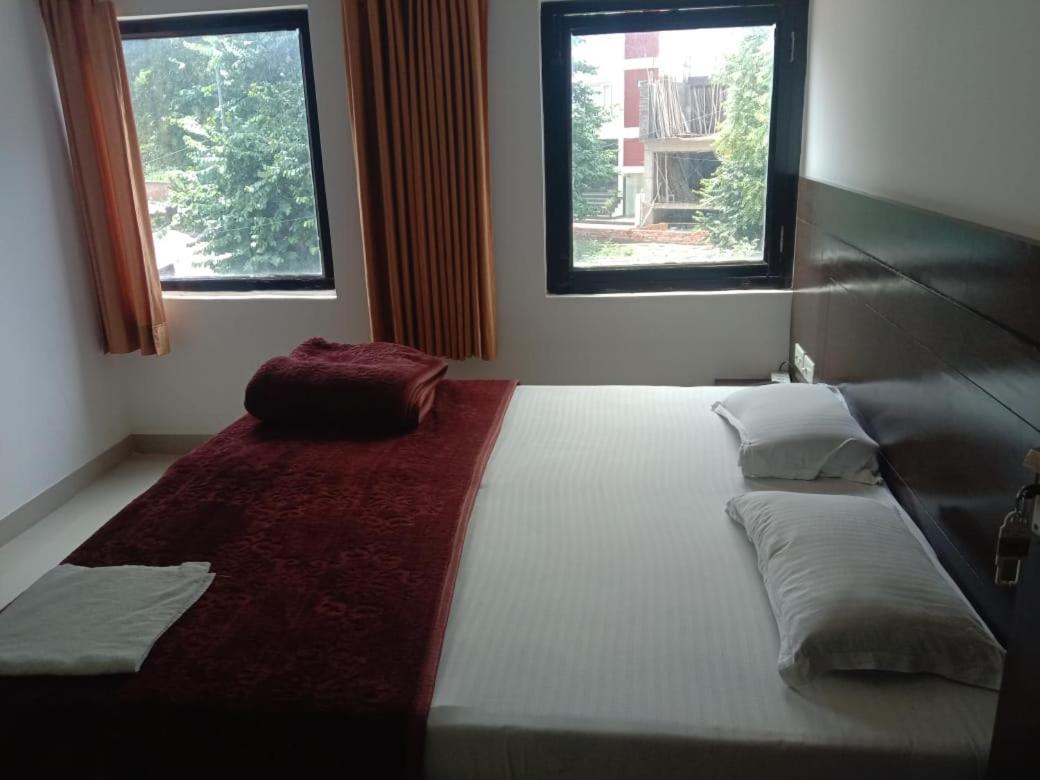Supreme Guest House By Wb Inn Agra  Exterior photo